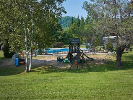 Chalet A Louer Lanaudière spa, piscine