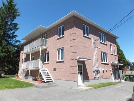 Beau 4 1/2 près de U de Sherbrooke- libre
