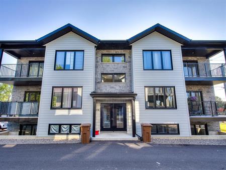 Appartement Saint-Zotique À Louer