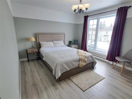 Superbe 4½ Entièrement Meublé 1495$/mois