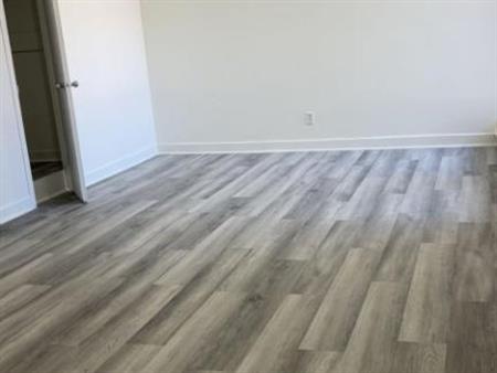 Studio rénové à louer à LaSalle