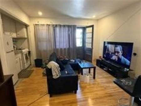 Côte-des-Neiges (C.D.N.), 3½ situé près de tous les services