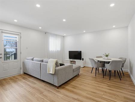 Beau 4 1/2 entièrement rénové, à Longueuil