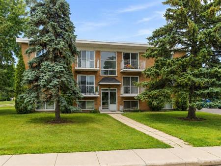Un grand 4 1/2 avec 2 chambres dernier étage Beloeil 750-5
