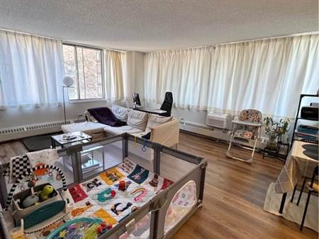 4 1/2 à céder sur Cote des neiges