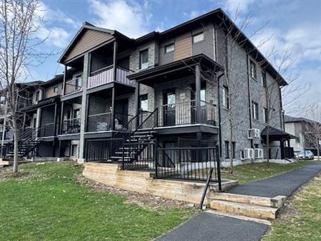GRAND LOGEMENT 3 CHAMBRES À LOUER