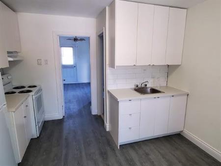 Très jolis studios avec chambre fermée avec 1 mois gratuit