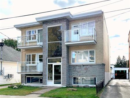 4 1/2 -LAVAL - 5 mn Métro CARTIER - Haut de Triplex