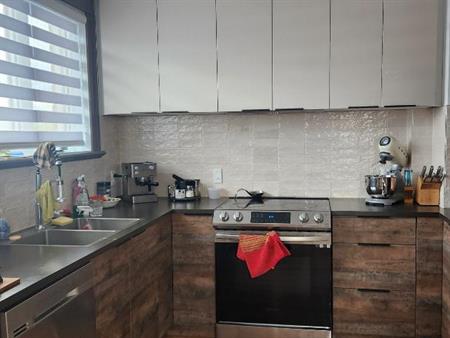 Logement à louer au coeur de Villeray Lumineux 5 1/2 au 3e étage, 2 chambres, 2 salles de bain, 2 balcons, climatisé, coucher