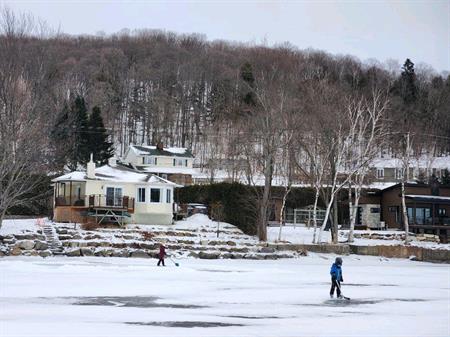Chalet a louer au bord du lac William a St-ferdinand