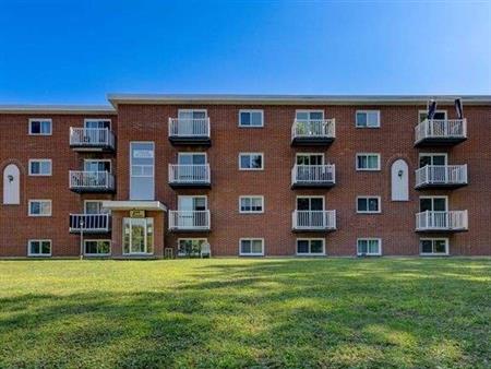 1 CH - 1 SDB - Granby - $1,150 /mo