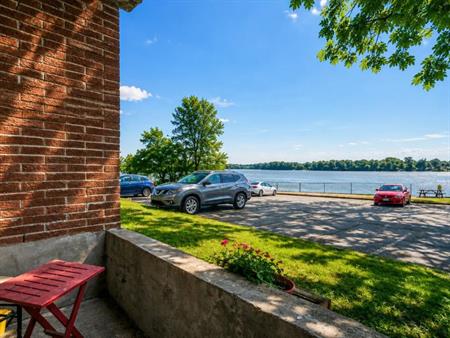 🏡 Disponible maintenant – Grand 3 ½ fraîchement rénové, vue sur l'eau, Ouest de l'Ile