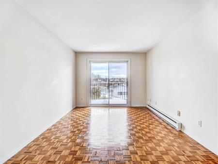 🏡 3 ½ entièrement rafraîchi – Secteur paisible Ouest-de-l’Île, près de l'eau