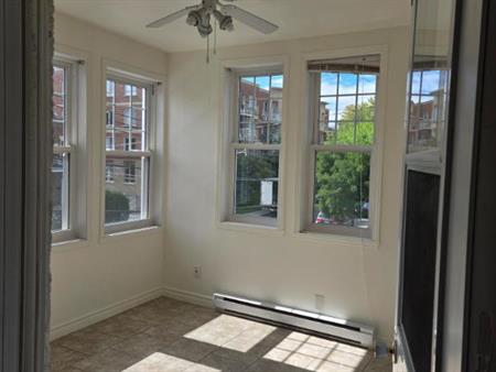 VERDUN Joli Logement NON-FUMEUR 4 1/2 + VÉRANDA