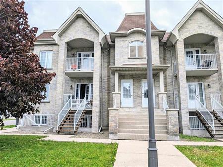 Grand 4 1/2 a louer à repentigny