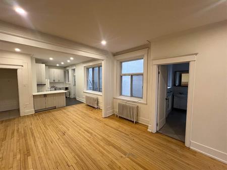 4.5 Apartment Available - A louer • For Rent