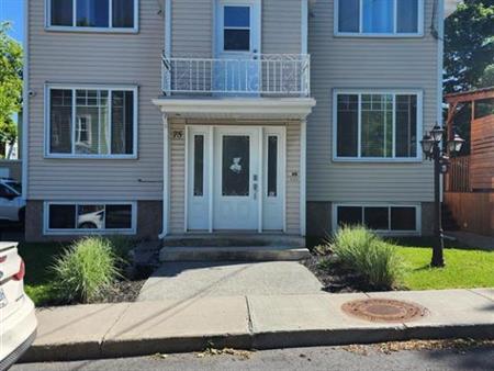À louer – 5 ½ au 2e étage d’un triplex – Vieux-Mont-Saint-Hilaire 1 700 $ par mois