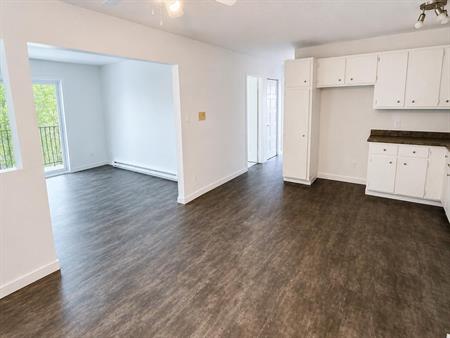 Immeuble - 1555 Rue Dorval Magnifique 5 ½ à Louer – Sherbrooke