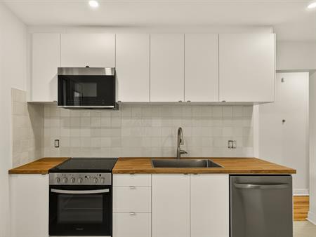4 1/2 Luxueux 2 CAC Neuf Dans Rosemont.
