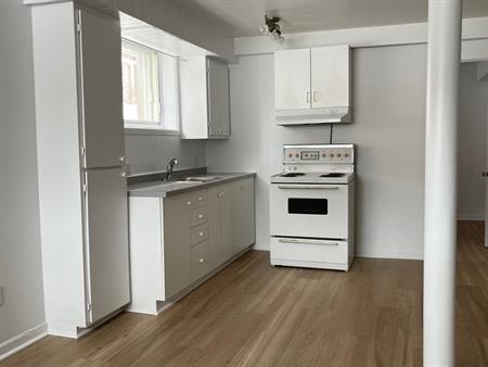 3 1/2 Avec Une Chambre Fermée