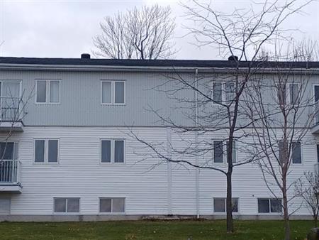 Très Grand 3 1/2 St-valérien de Milton 775.00 $