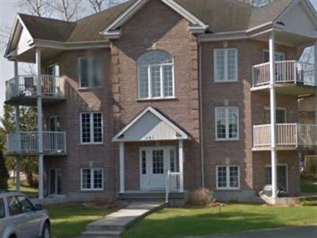 41/2 Mont Tremblant (StJovite) Rénové complètement