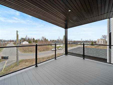 Beau condo 5 1/2 avec garage - un mois gratuit!