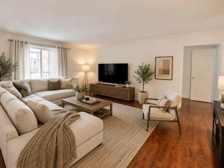 4 chambres + Garage 🏡 Disponible maintenant 📍Près du CHUS