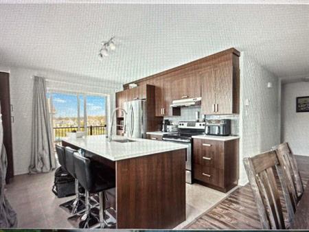 Moderne et spacieuse 5 1/2 style condo a Bellefeuille, Saint- Jerome