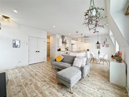 Disponible 1er Juillet - Beau 4 1/2 neuf avec électros inclus et énormément de lumière naturelle dans le Vieux La Prairie.