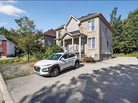 4 1/2 De Luxe Sur 2 étages Blainville