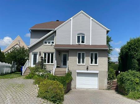 Grand 5 ½ + sous-sol fini, garage et cours dans un secteur paisible de Sainte-Julie
