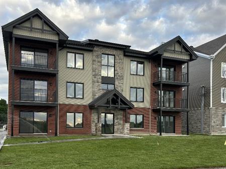 NEUF 4 ½ PLUS PIÈCE BUREAU FERMÉ À 1550$/MOIS À SABREVOIS