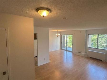 1 CH - 1 SDB - Côte Saint-Luc - $1,645 /mo