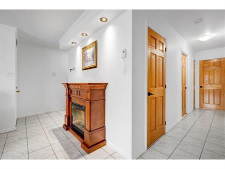 Grand 5 ½ TOUT RÉNOVÉ & TOUT ÉQUIPÉ – Chomedey, Laval