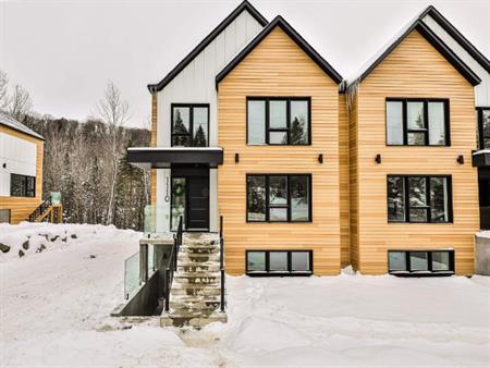 3 CH - 2 SDB - Sainte-Agathe-des-Monts - $1,985 /mo