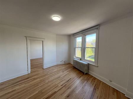 Fully Renovated 3.5 Apartment Available - A louer • For Rent