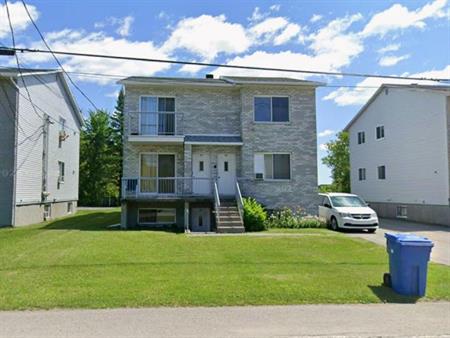Logement à louer 5 1/2 : St-Lin, 622 du parc ( 1450$mois)