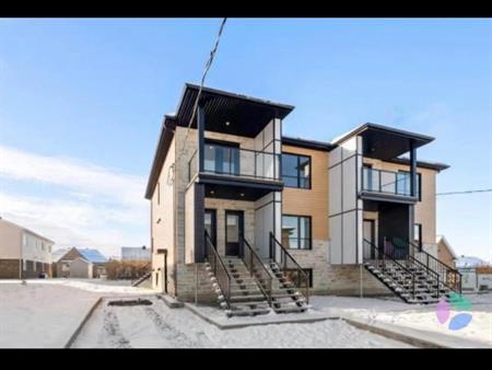 7 1/2 maison de ville