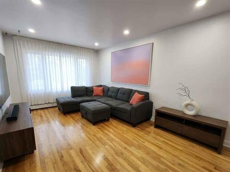 5 1/2 - 3 Bedroom 1 Bathroom-Internet Included / 5 1/2 - 3 chambres, 1 salle de bains-Internet Inclue