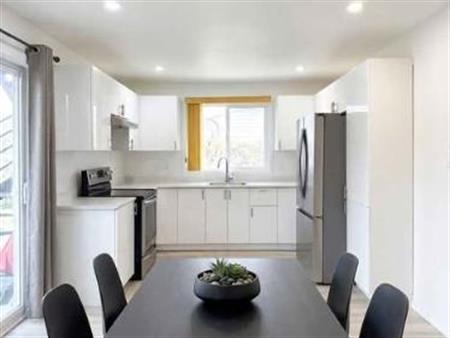 5 1/2 MAINFLOOR - 3 Bedroom 1 Bathroom-Everything Included / 5 1/2 AU RDC - 3 chambres, 1 salle de bains-Tout Inclue