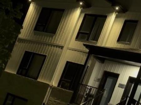 Appartement à louer dernier étage grand 5 1/2 a internet inclus