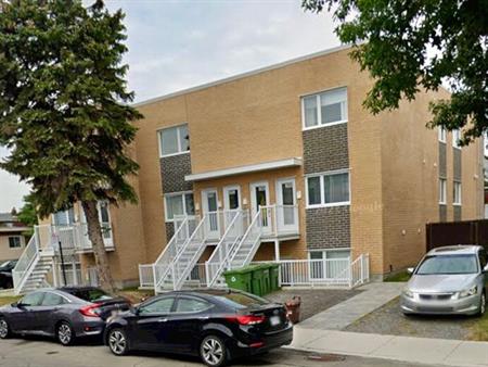 CONDO 4 1-2 + GRAND BALCON À LOUER
