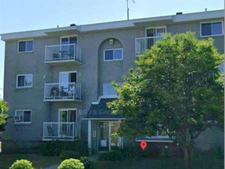 Logement 4 1/2 à louer.