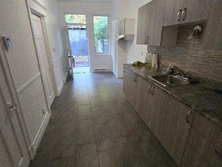 centre-ville st-jean-sur-richelieu grand rez-de-chaussée renovee