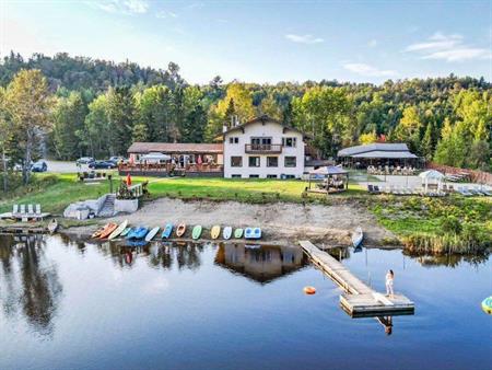 Immense chalet Auberge ( Laurentides )