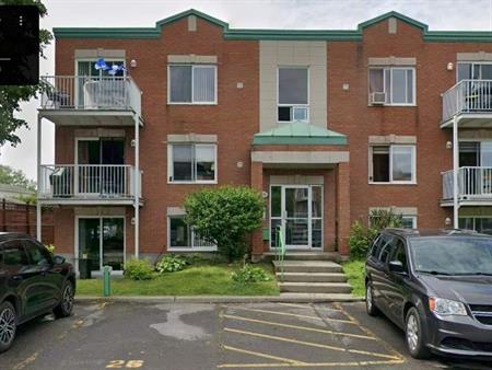 2 CH - 1 SDB - Charlemagne - $1,400 /mo