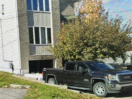 Superbe 2 Chambres Avec Garage Privé