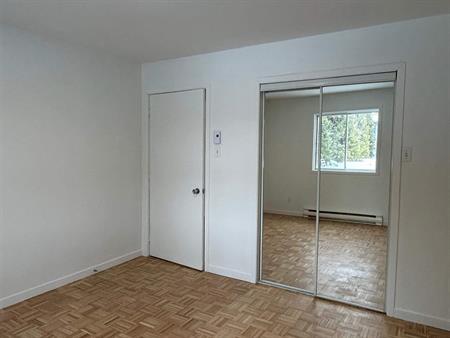 2 CH - 1 SDB - Saint-Charles-Borromée - $1,299 /mo