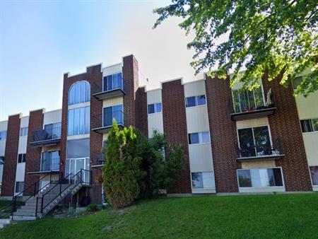 BEAU 5 1/2 | CHAUFFAGE Inclus|